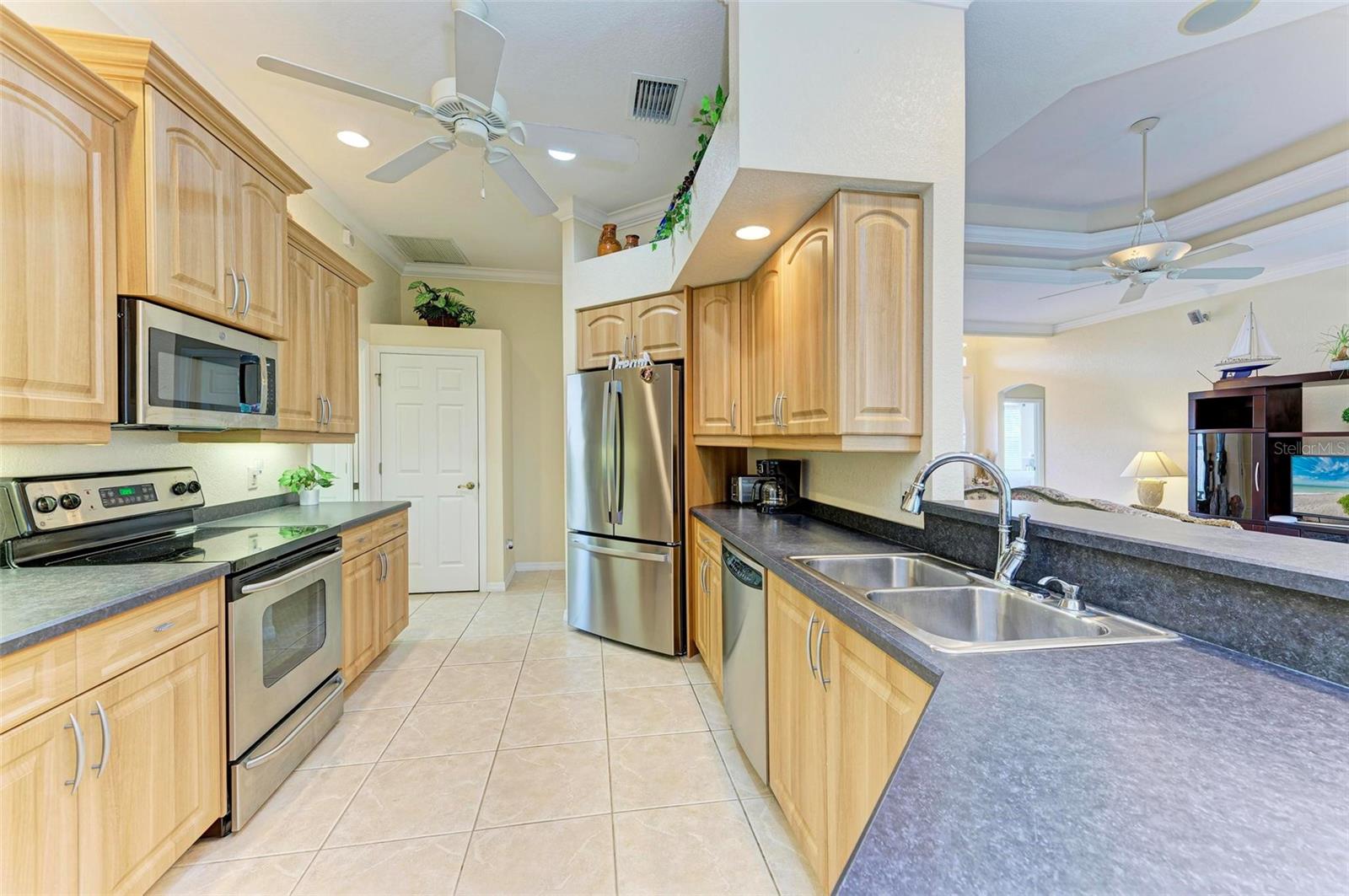 Listing photo id 20 for 2443 Silver Palm Road