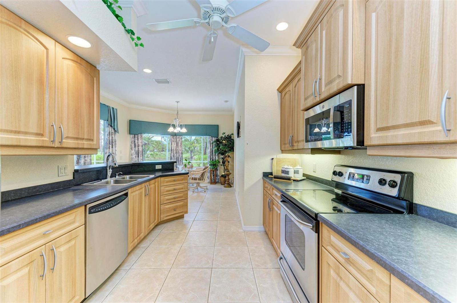 Listing photo id 22 for 2443 Silver Palm Road