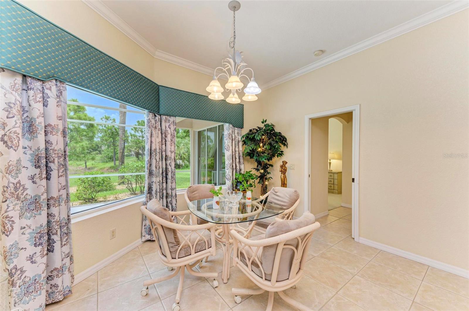 Listing photo id 23 for 2443 Silver Palm Road