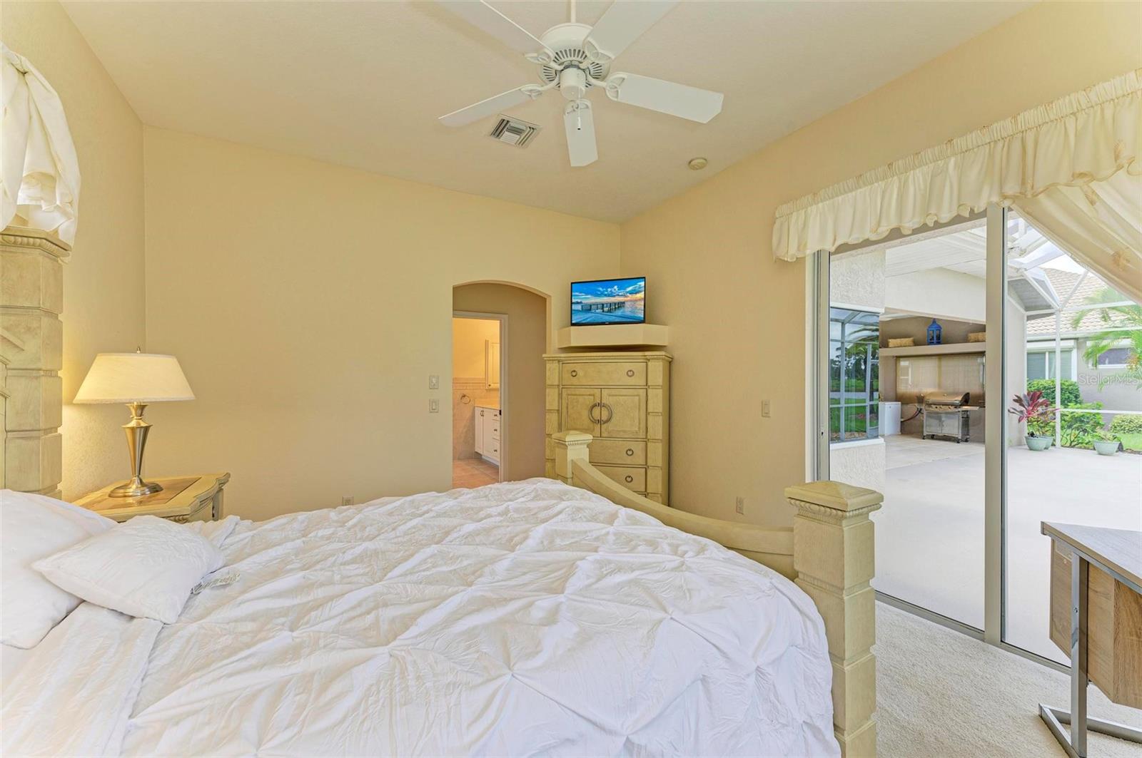 Listing photo id 28 for 2443 Silver Palm Road