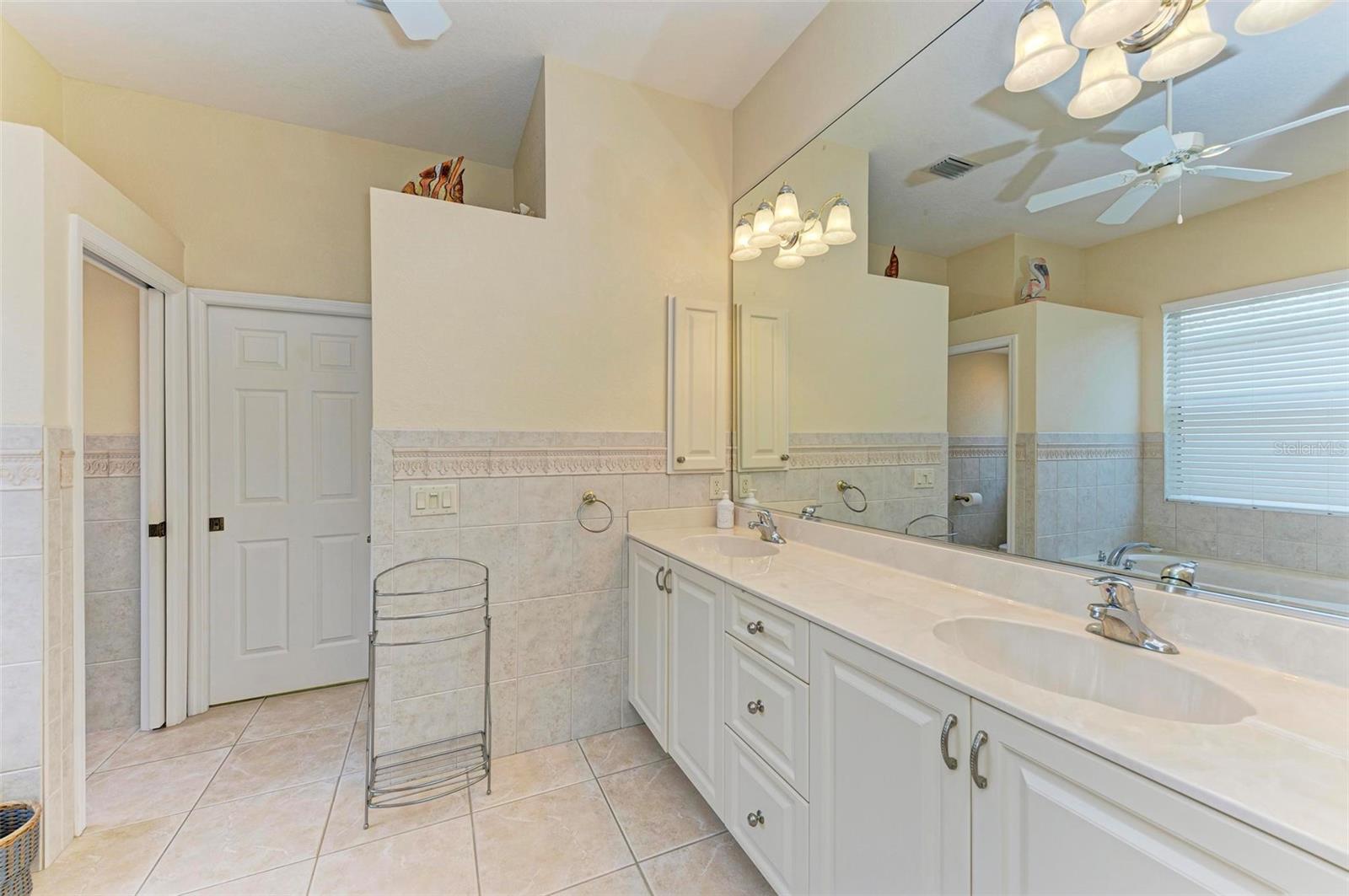 Listing photo id 30 for 2443 Silver Palm Road