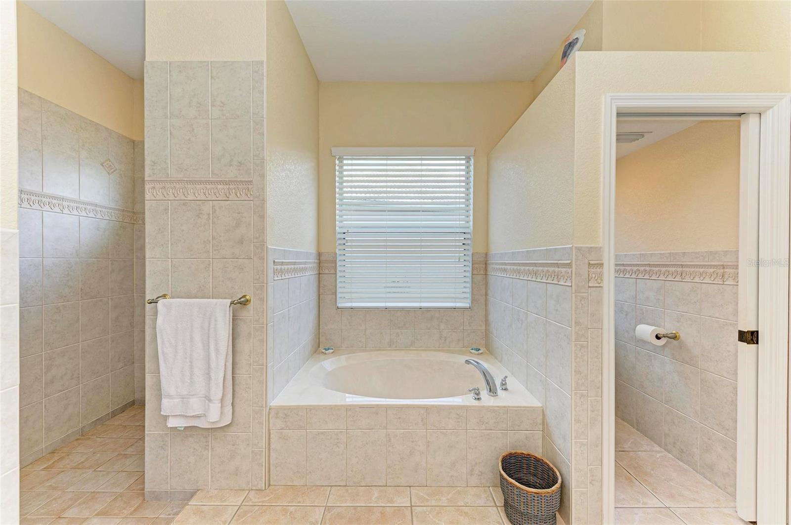 Listing photo id 31 for 2443 Silver Palm Road