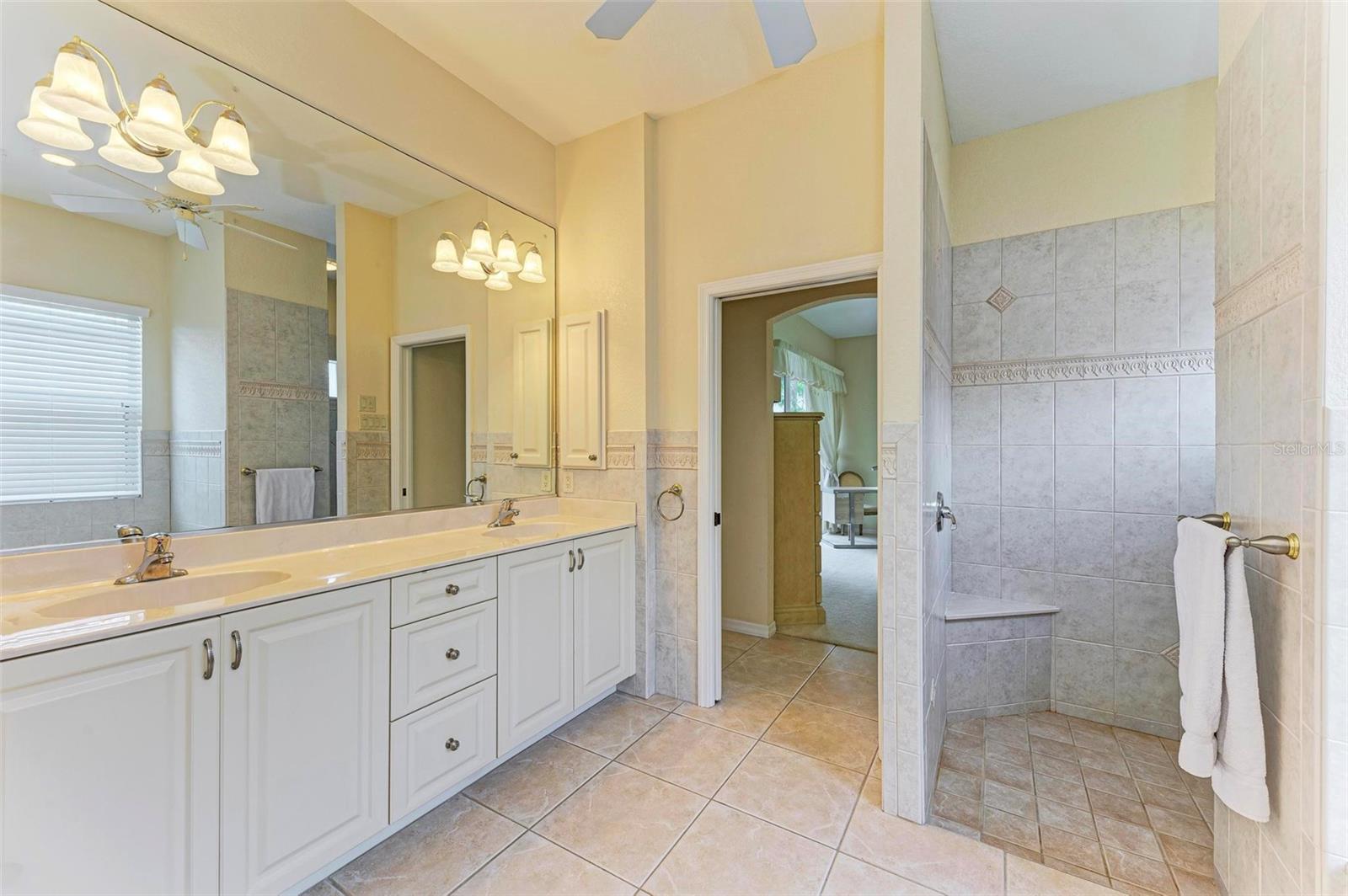 Listing photo id 32 for 2443 Silver Palm Road
