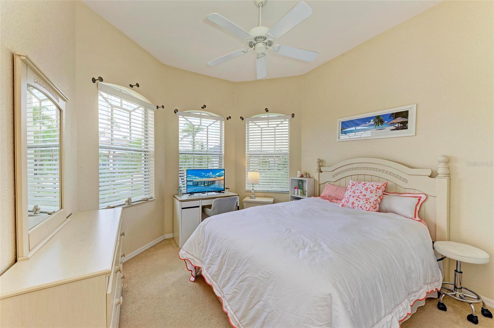 Listing photo id 34 for 2443 Silver Palm Road