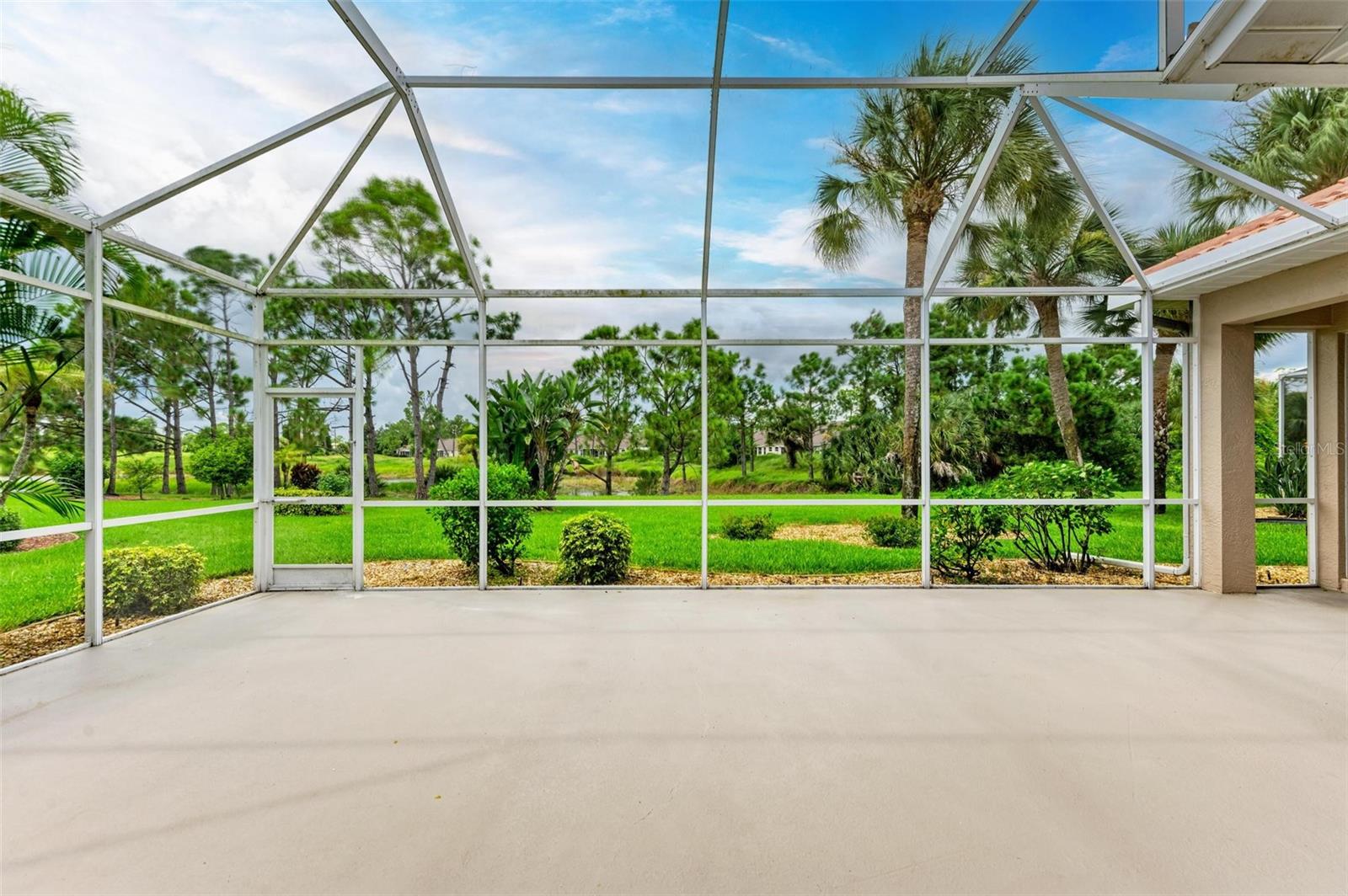 Listing photo id 43 for 2443 Silver Palm Road