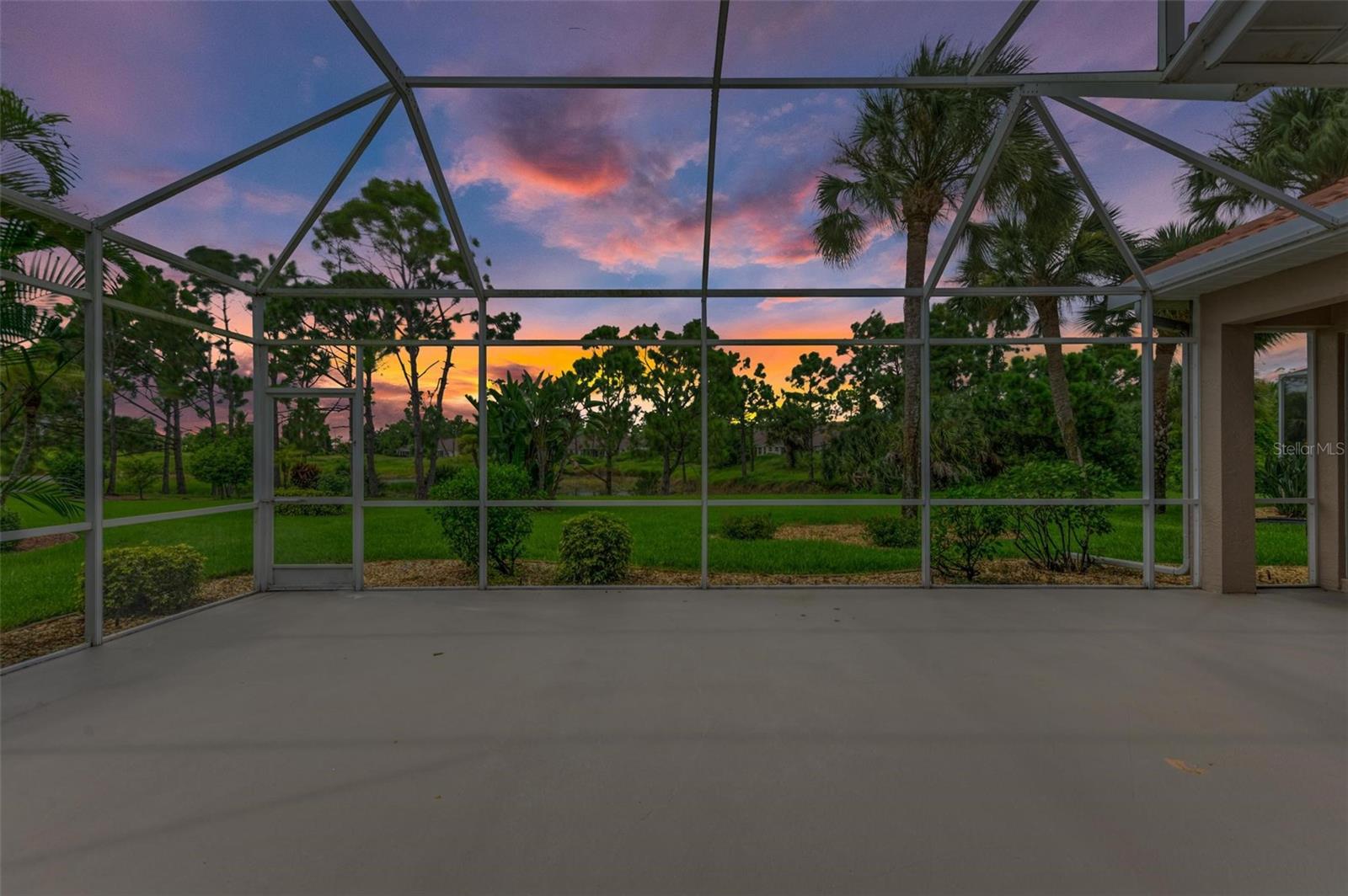 Listing photo id 45 for 2443 Silver Palm Road