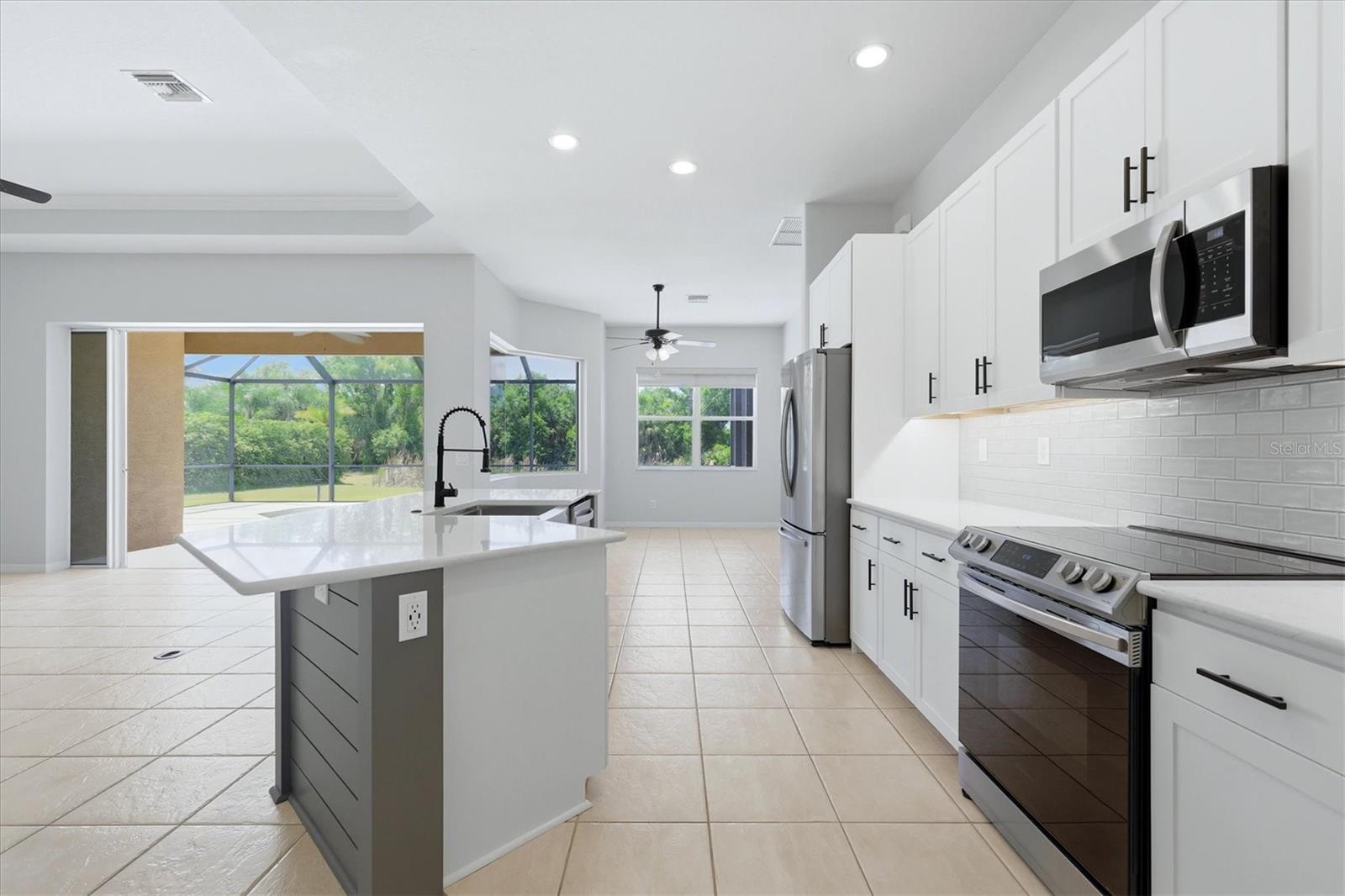 Listing photo id 11 for 510 147th Court Ne