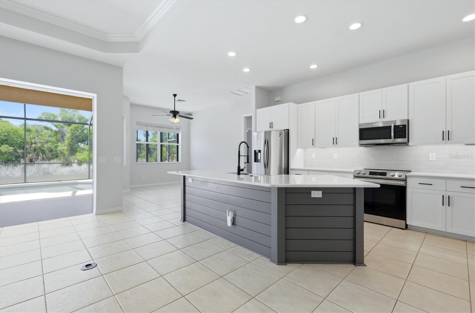 Listing photo id 12 for 510 147th Court Ne