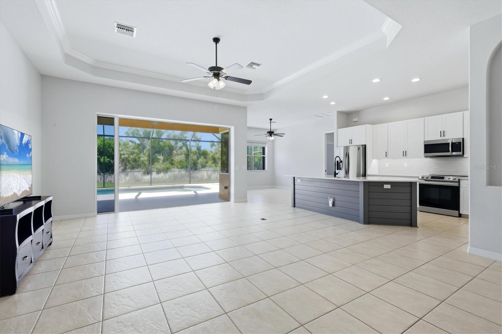 Listing photo id 4 for 510 147th Court Ne