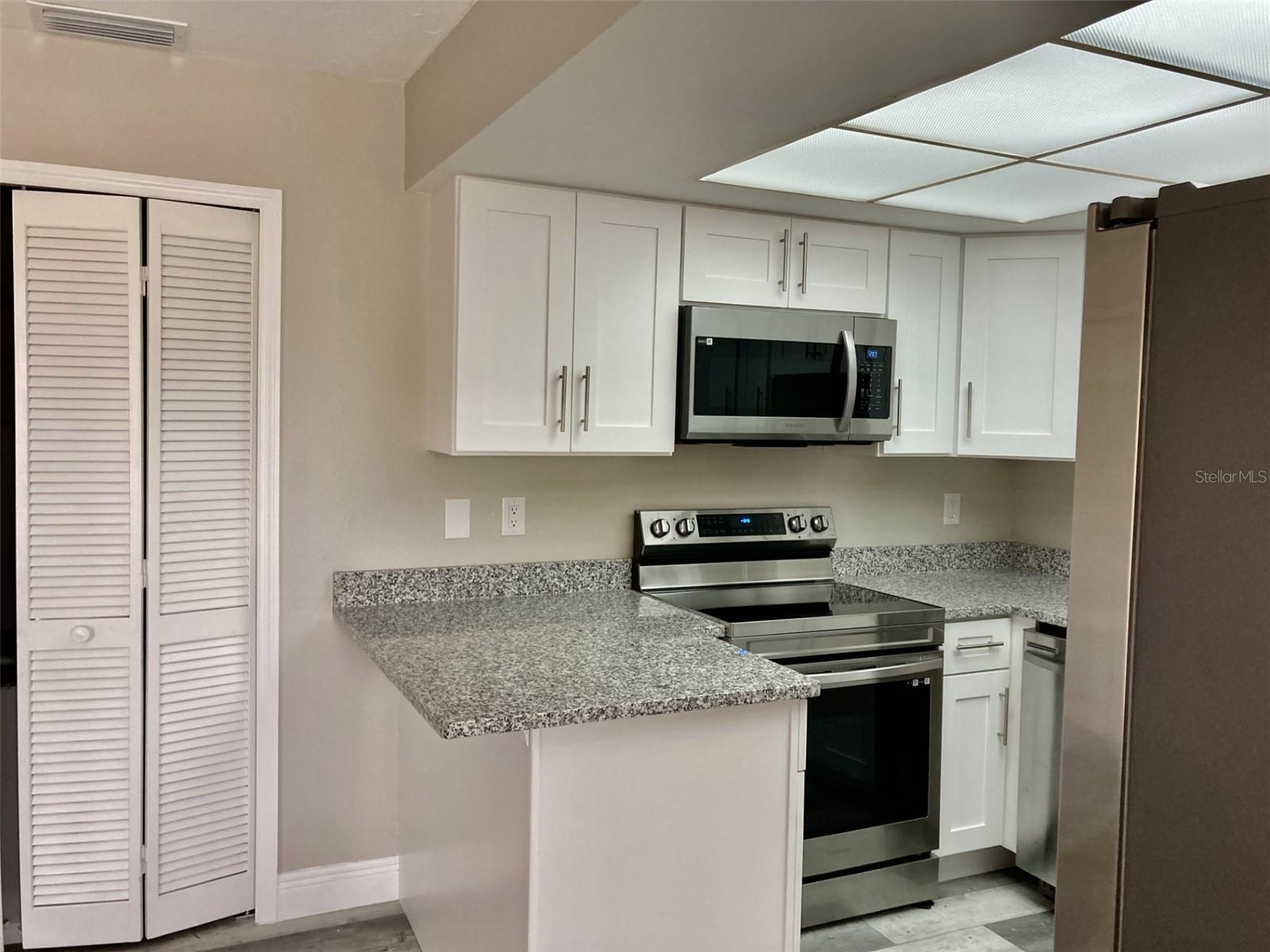 Image 5 of 14 For 5008 Manatee Avenue W 2