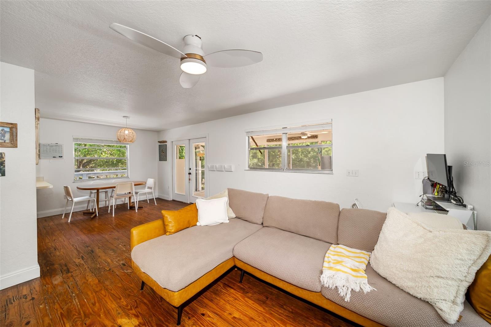 Image 13 of 40 For 8096 Golden Glade Avenue