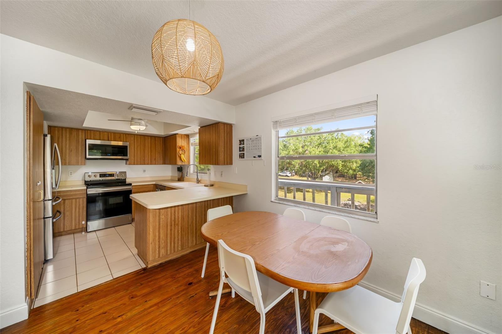 Image 15 of 40 For 8096 Golden Glade Avenue