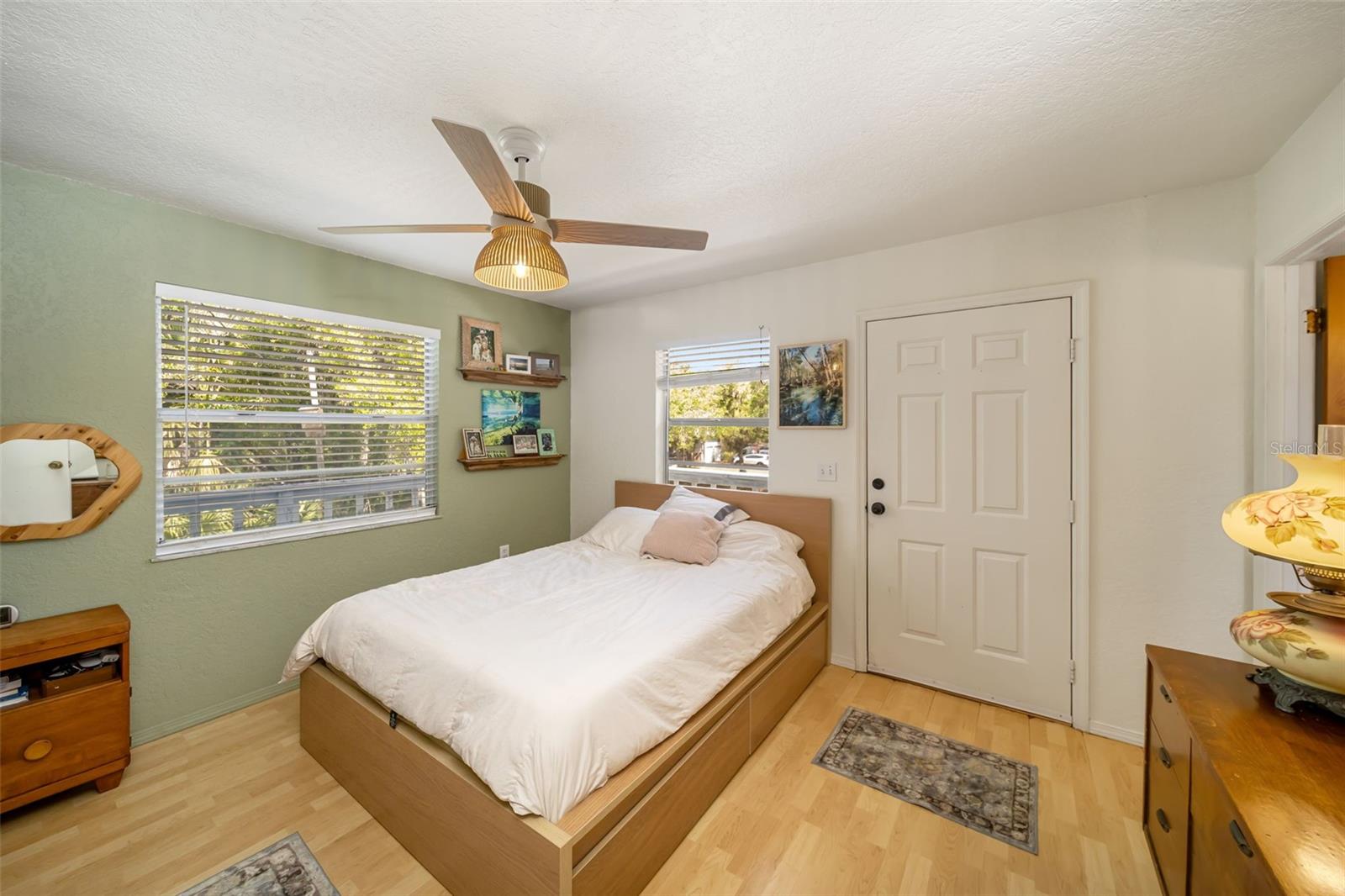 Image 18 of 40 For 8096 Golden Glade Avenue