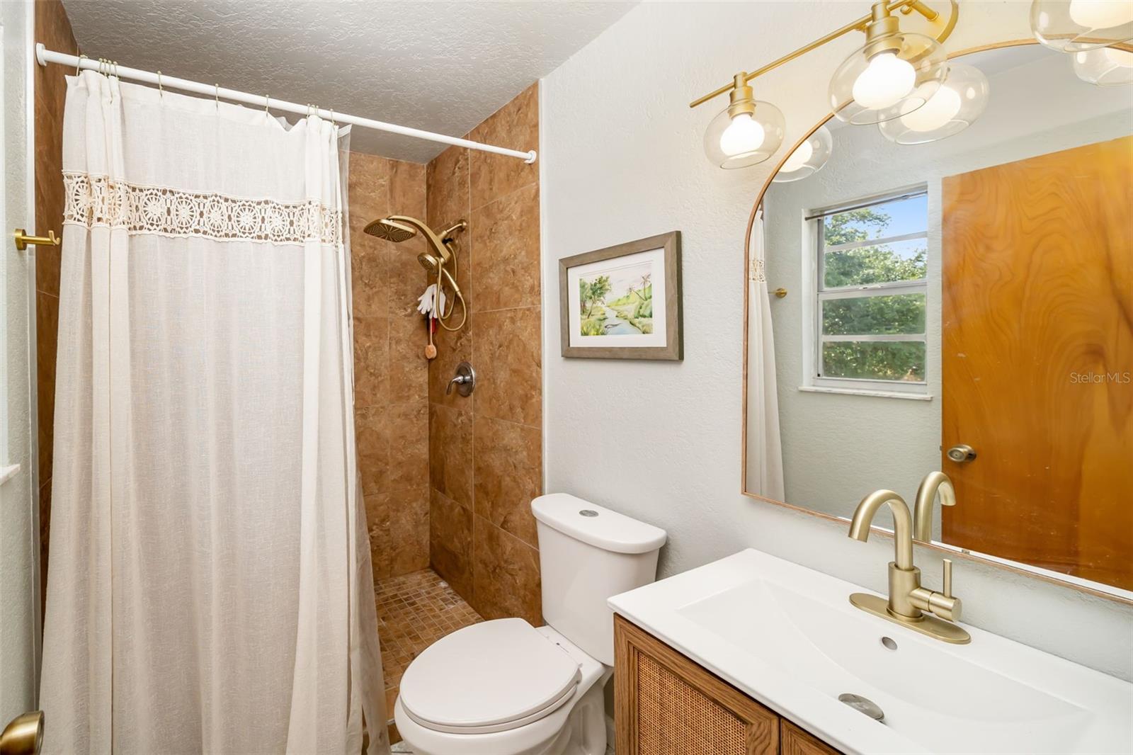 Image 20 of 40 For 8096 Golden Glade Avenue