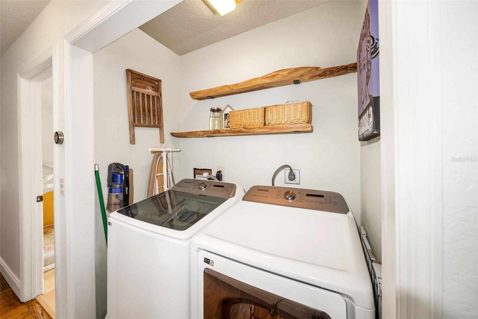 Image 25 of 40 For 8096 Golden Glade Avenue