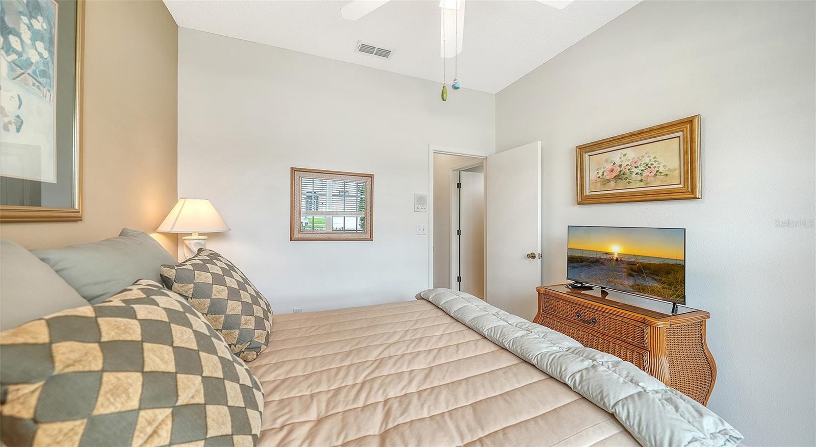 Image 32 of 70 For 4905 Thames Lane