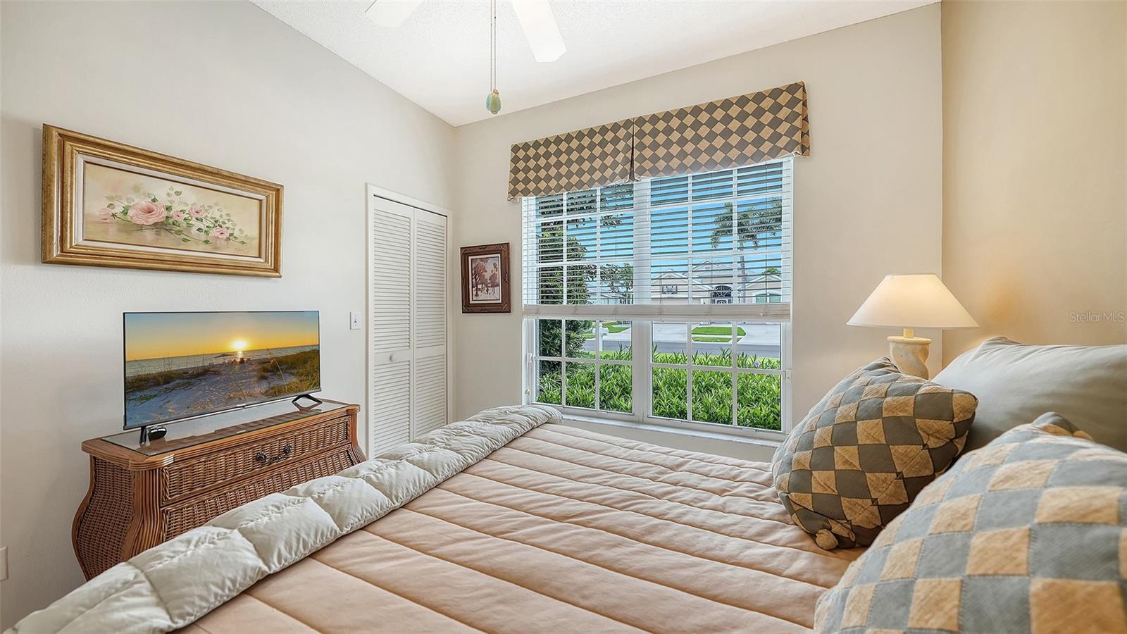 Image 34 of 70 For 4905 Thames Lane