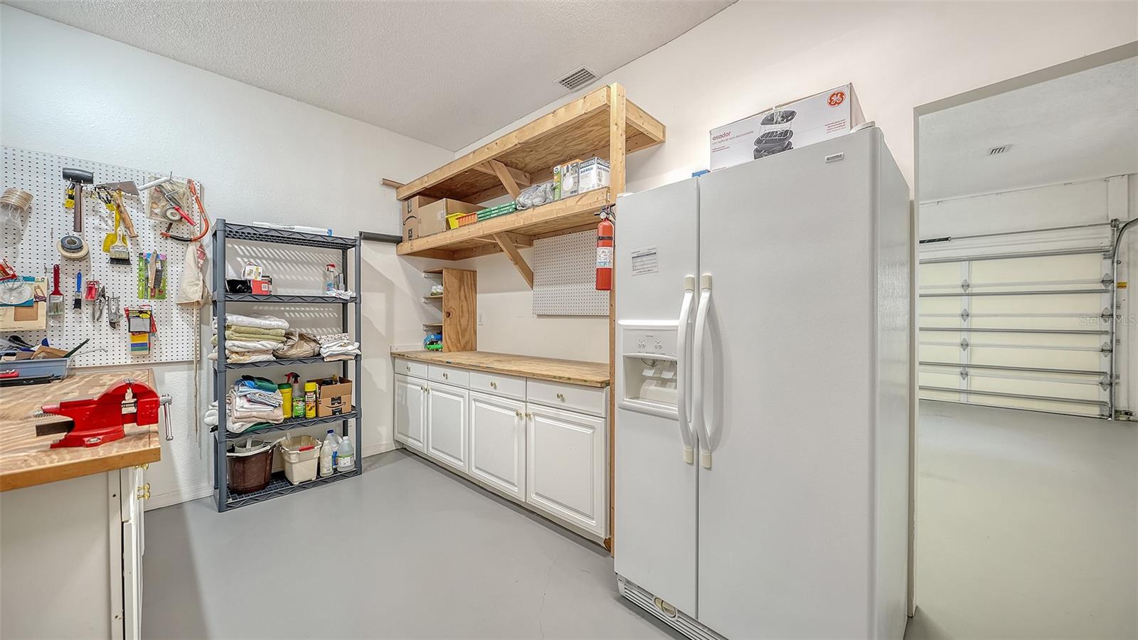 Image 44 of 70 For 4905 Thames Lane