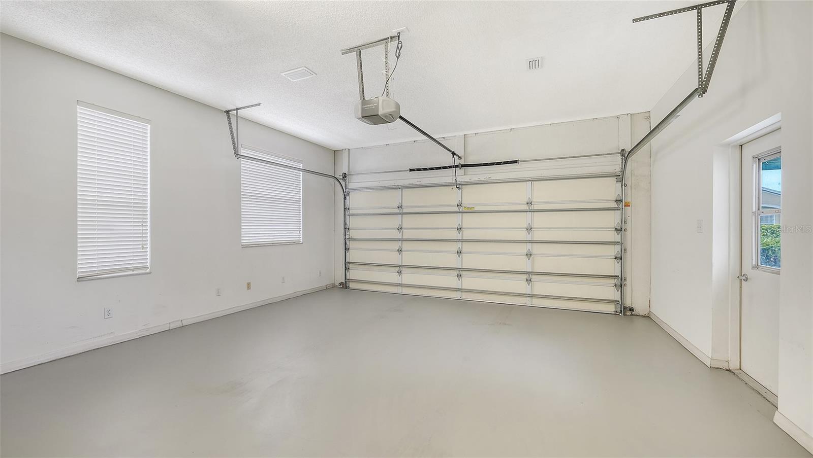 Image 46 of 70 For 4905 Thames Lane