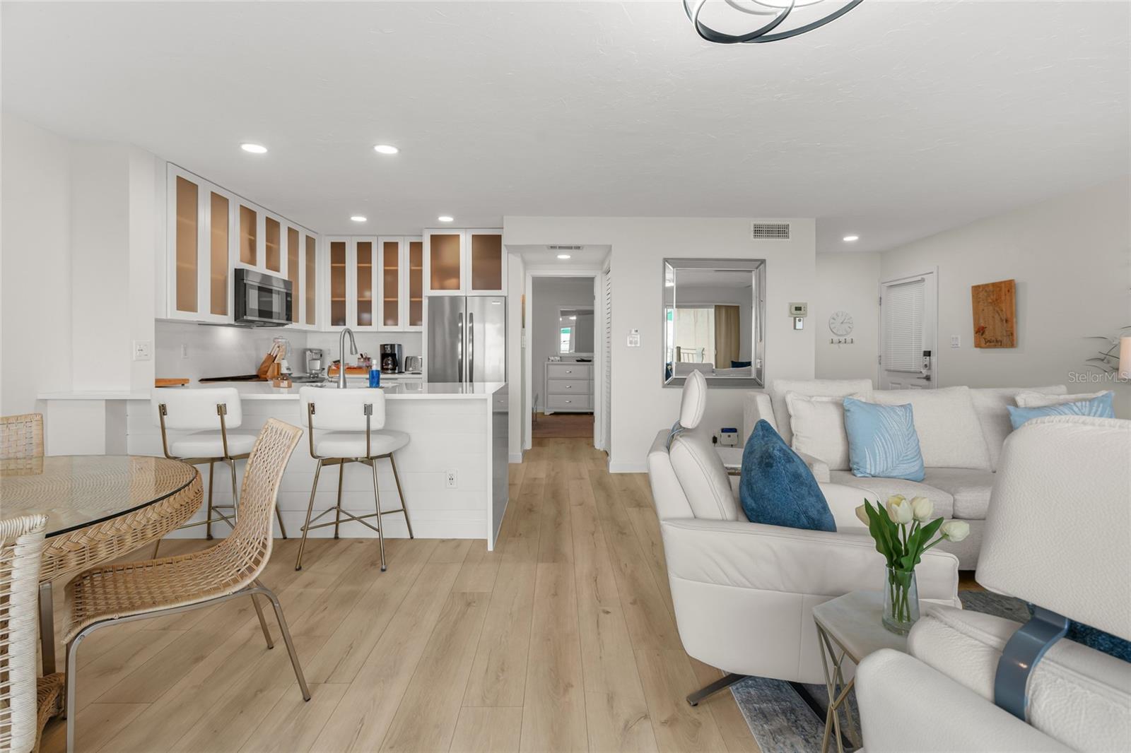 Image 13 of 38 For 711 Beach Road 408