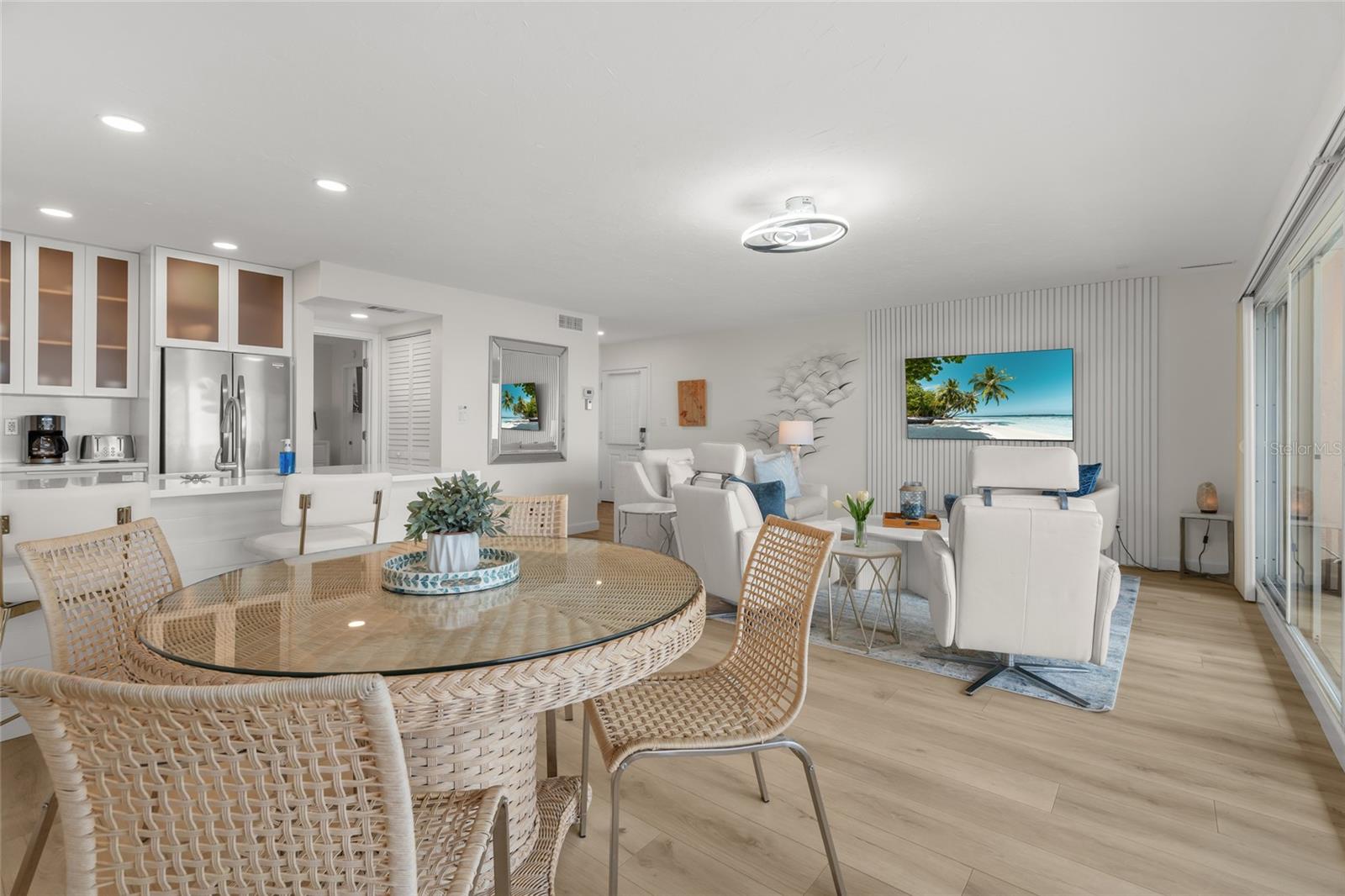 Image 14 of 38 For 711 Beach Road 408