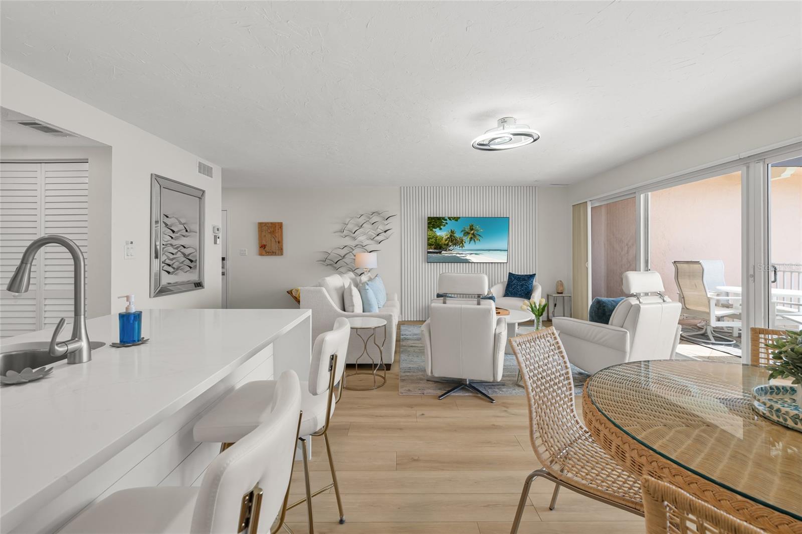 Image 16 of 38 For 711 Beach Road 408