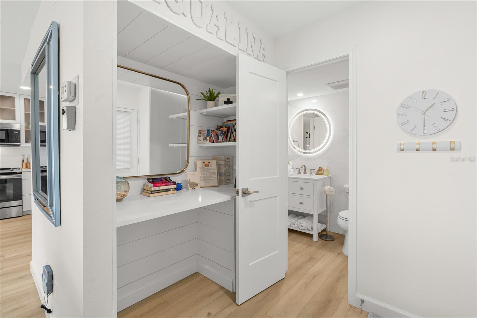 Image 17 of 38 For 711 Beach Road 408