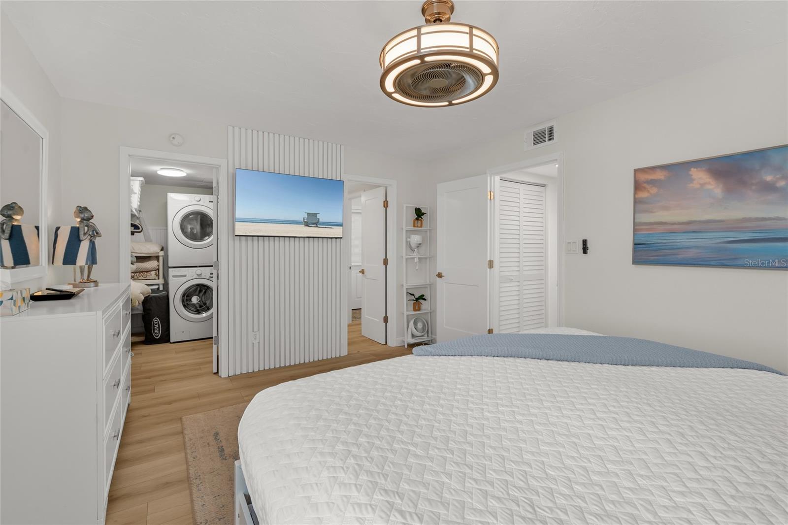 Image 21 of 38 For 711 Beach Road 408