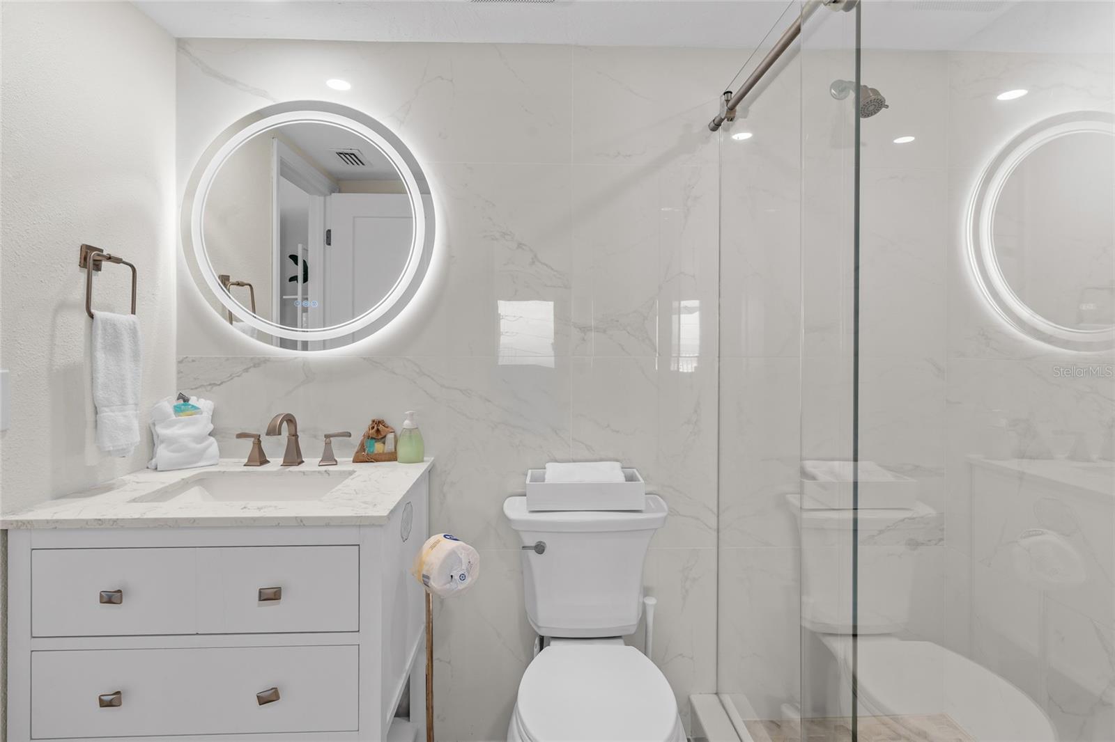 Image 24 of 38 For 711 Beach Road 408