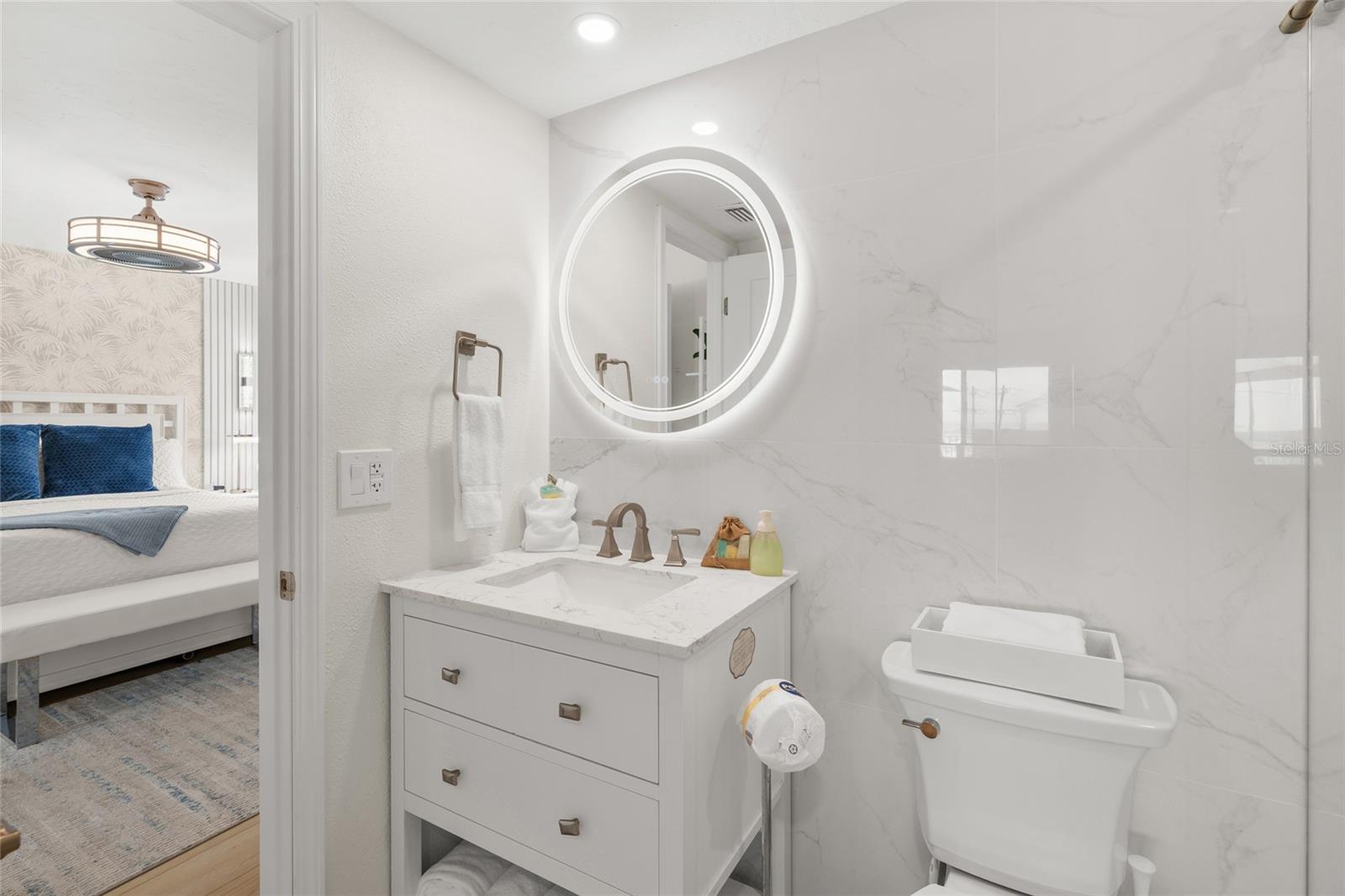 Image 25 of 38 For 711 Beach Road 408