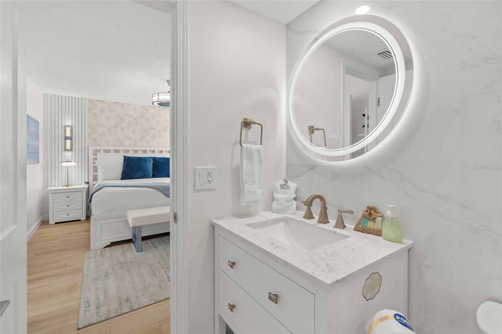 Image 26 of 38 For 711 Beach Road 408