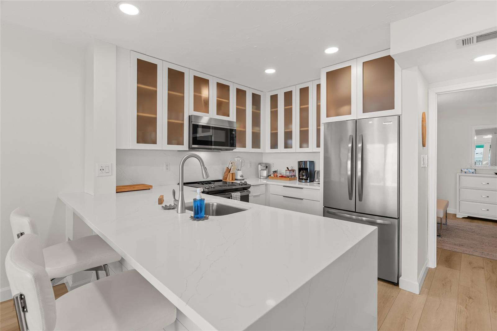 Image 3 of 38 For 711 Beach Road 408