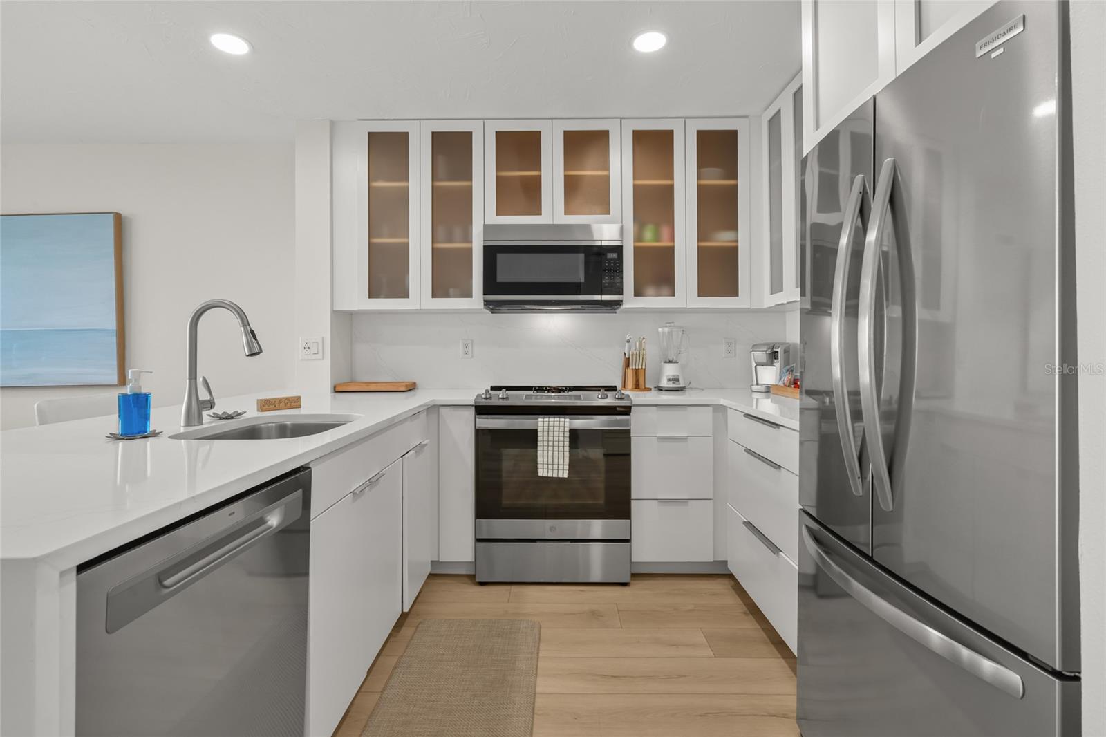 Image 4 of 38 For 711 Beach Road 408