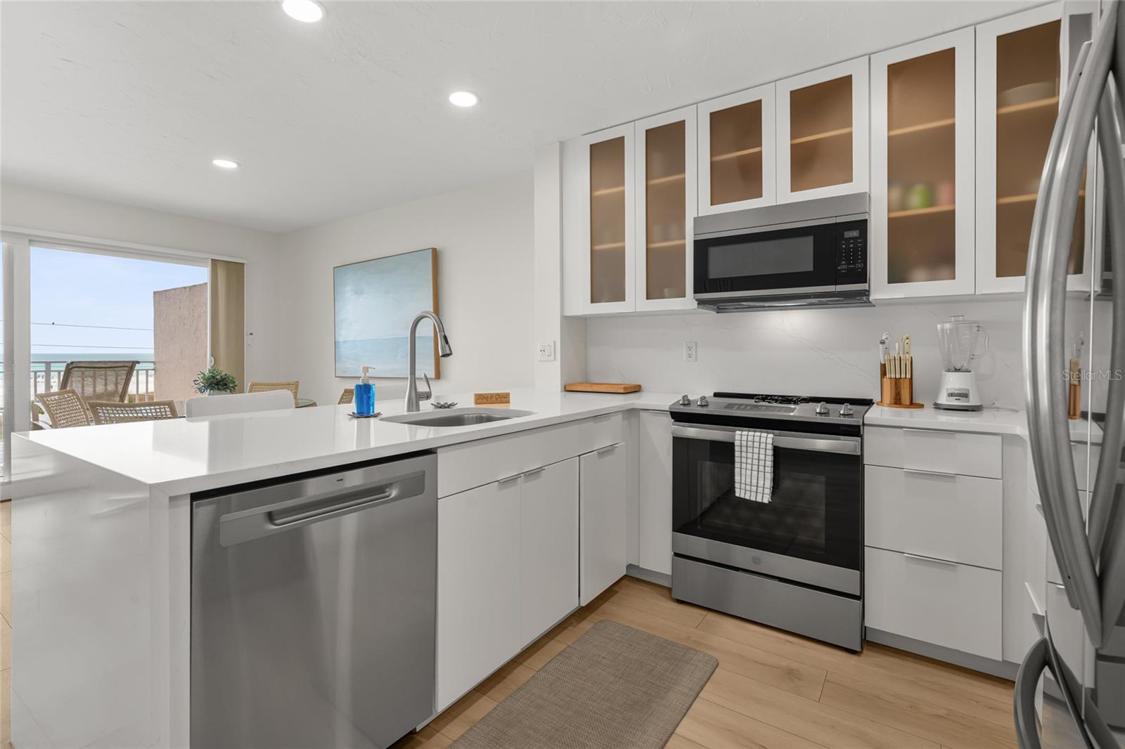 Image 7 of 38 For 711 Beach Road 408