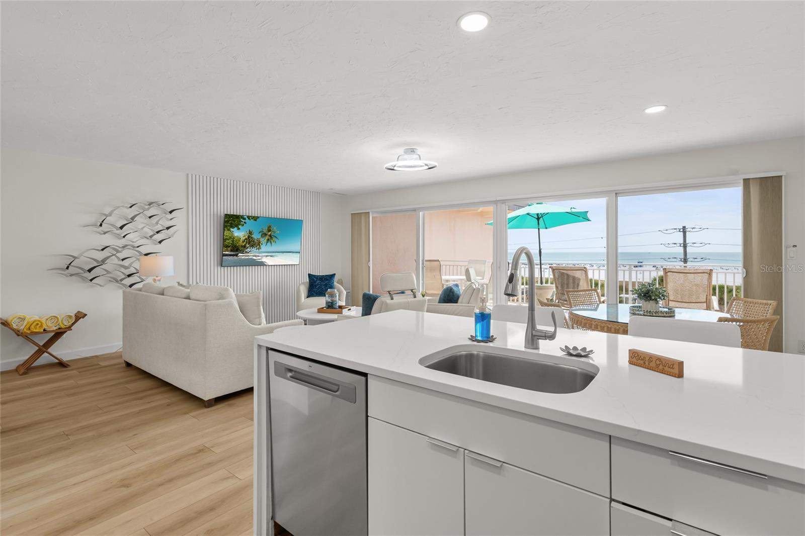 Image 9 of 38 For 711 Beach Road 408