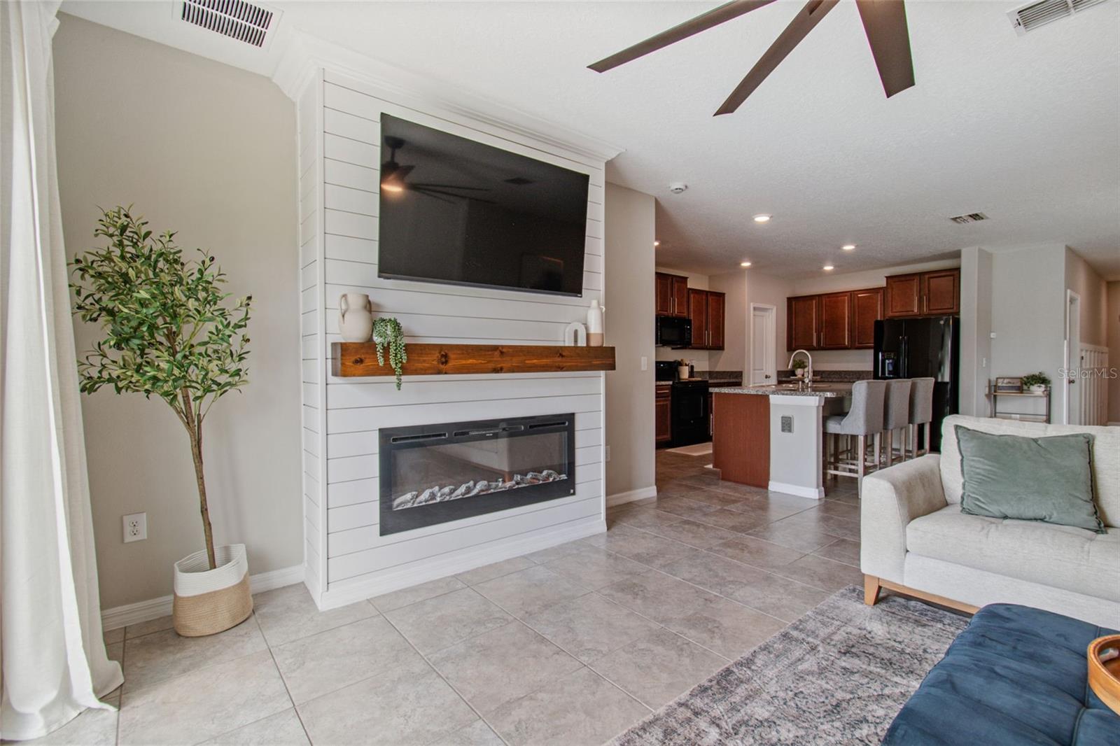 Image 22 of 77 For 11326 Sage Canyon Drive