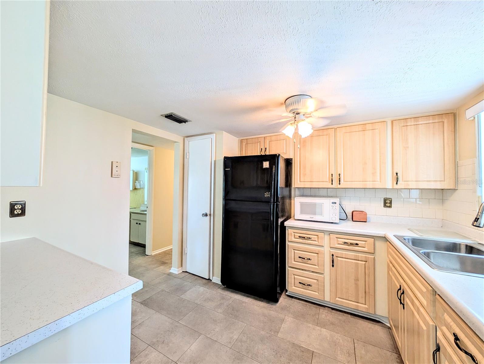 Image 4 of 47 For 5896 Garden Lane A27