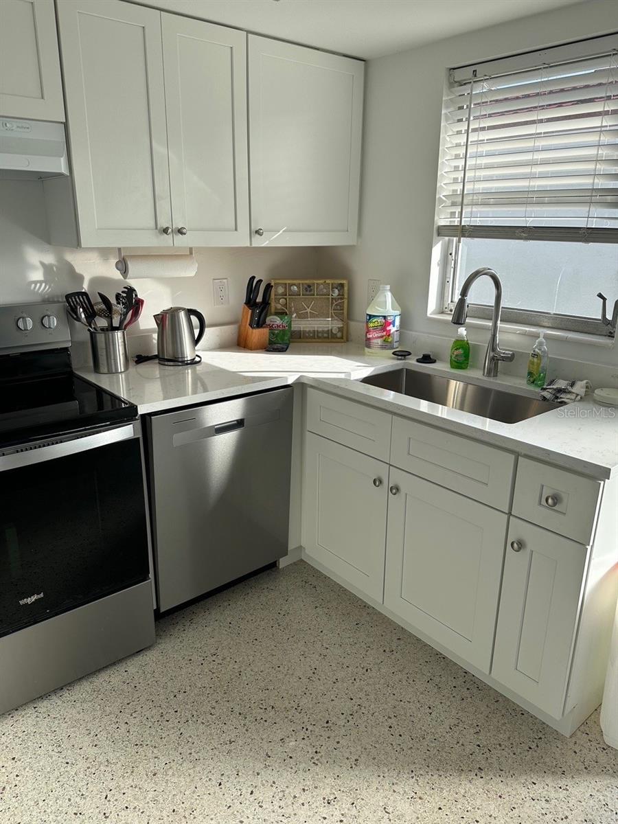 Image 2 of 7 For 6154 Midnight Pass Road A-3