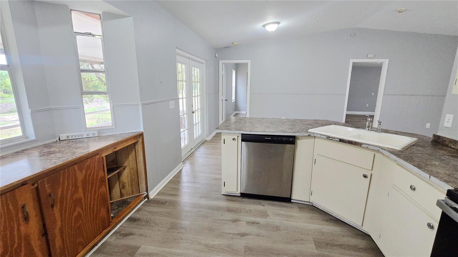 Listing photo id 9 for 3410 15th Street Sw