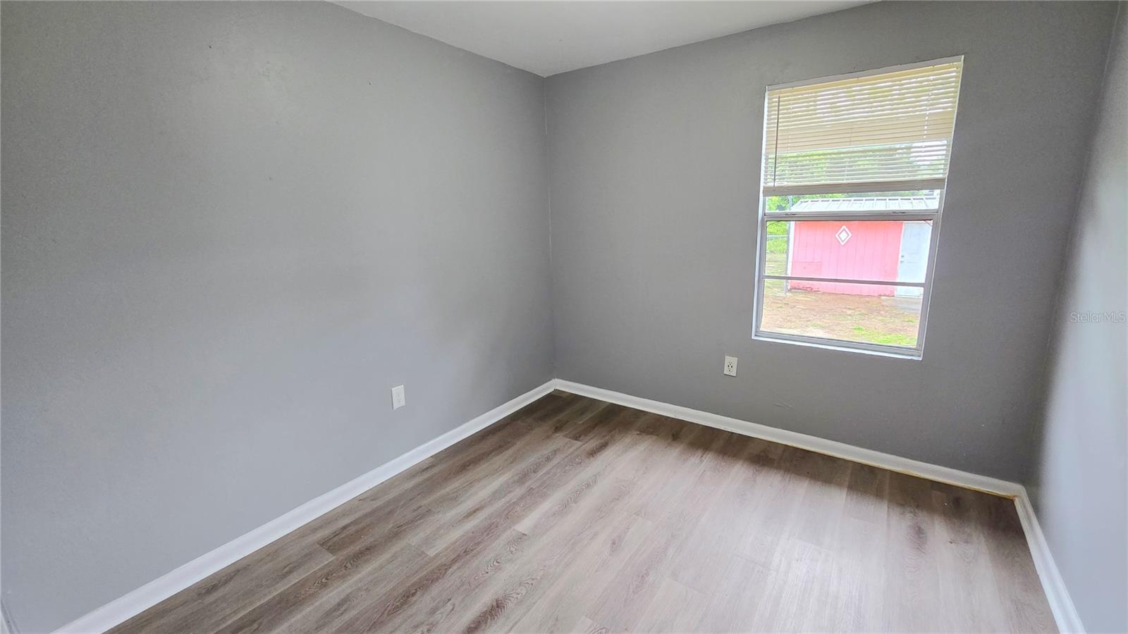 Listing photo id 20 for 3410 15th Street Sw