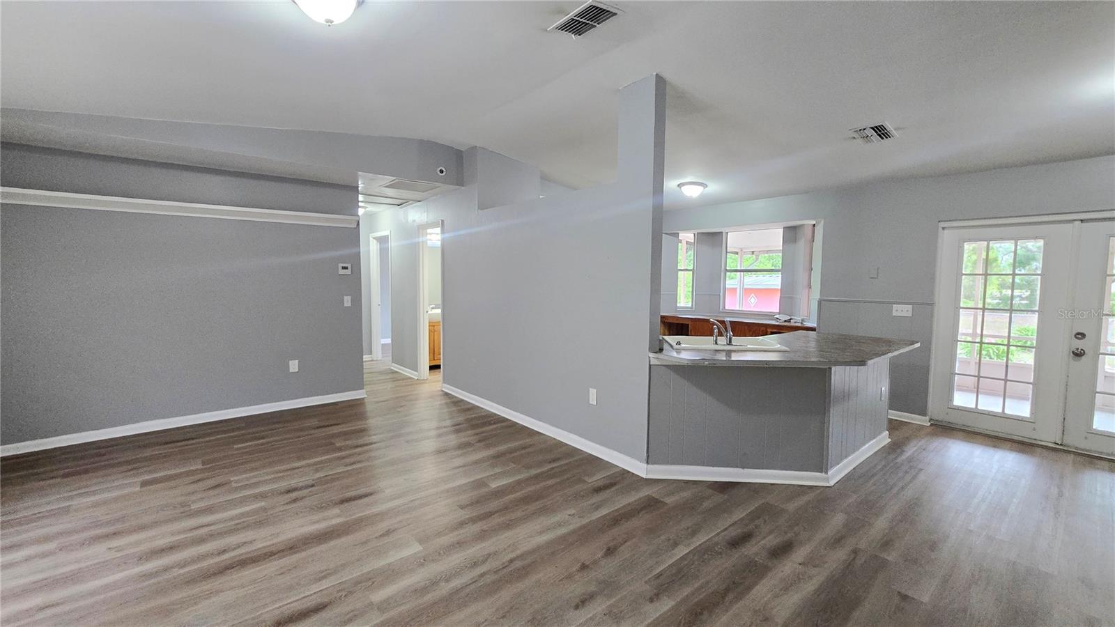 Listing photo id 3 for 3410 15th Street Sw