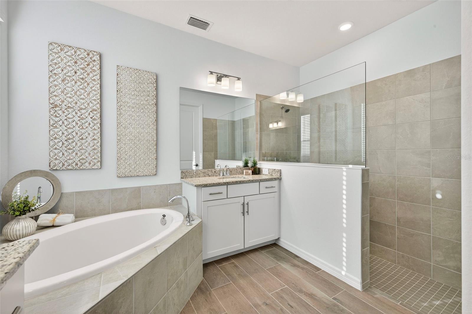 Image 18 of 33 For 15300 River Birch Court