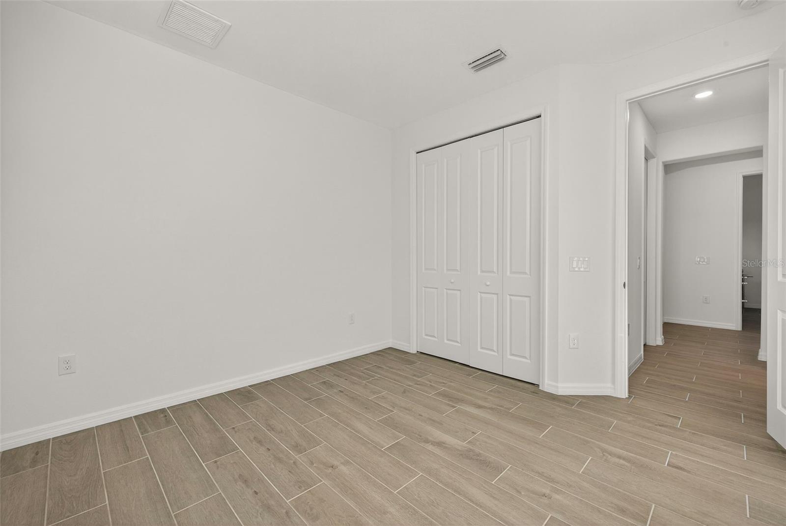 Image 21 of 33 For 15300 River Birch Court