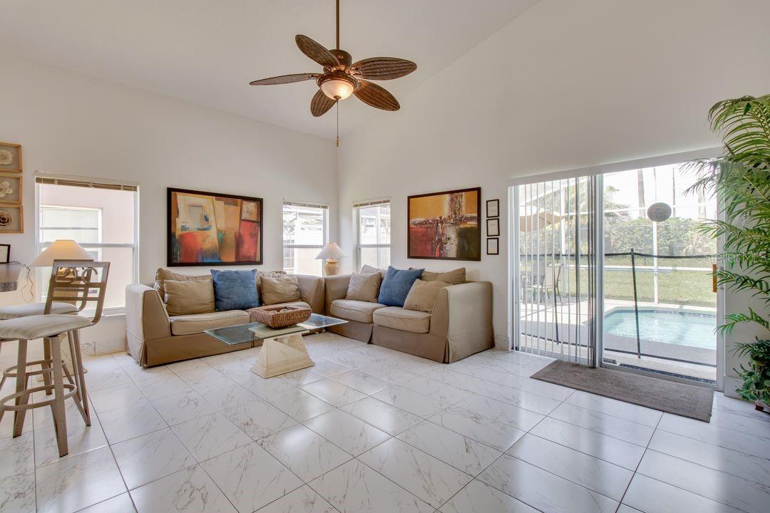 Image 10 of 26 For 730 Bloomingdale Dr