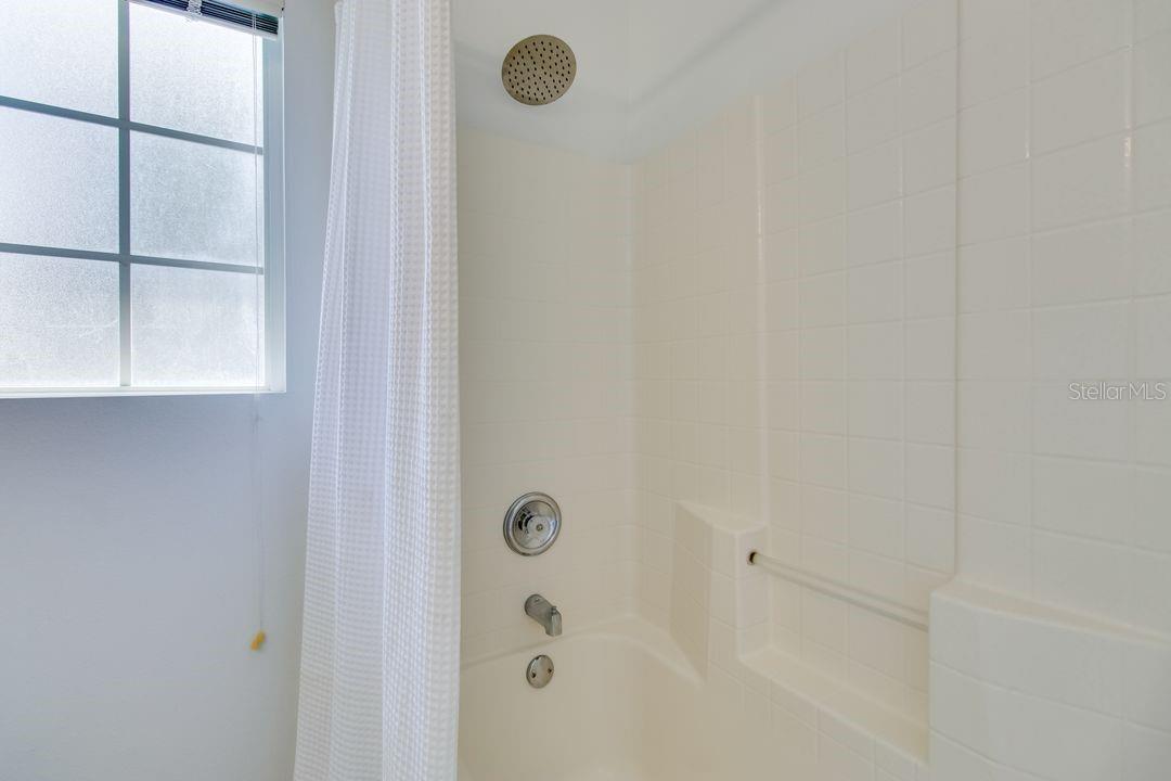 Image 15 of 26 For 730 Bloomingdale Dr