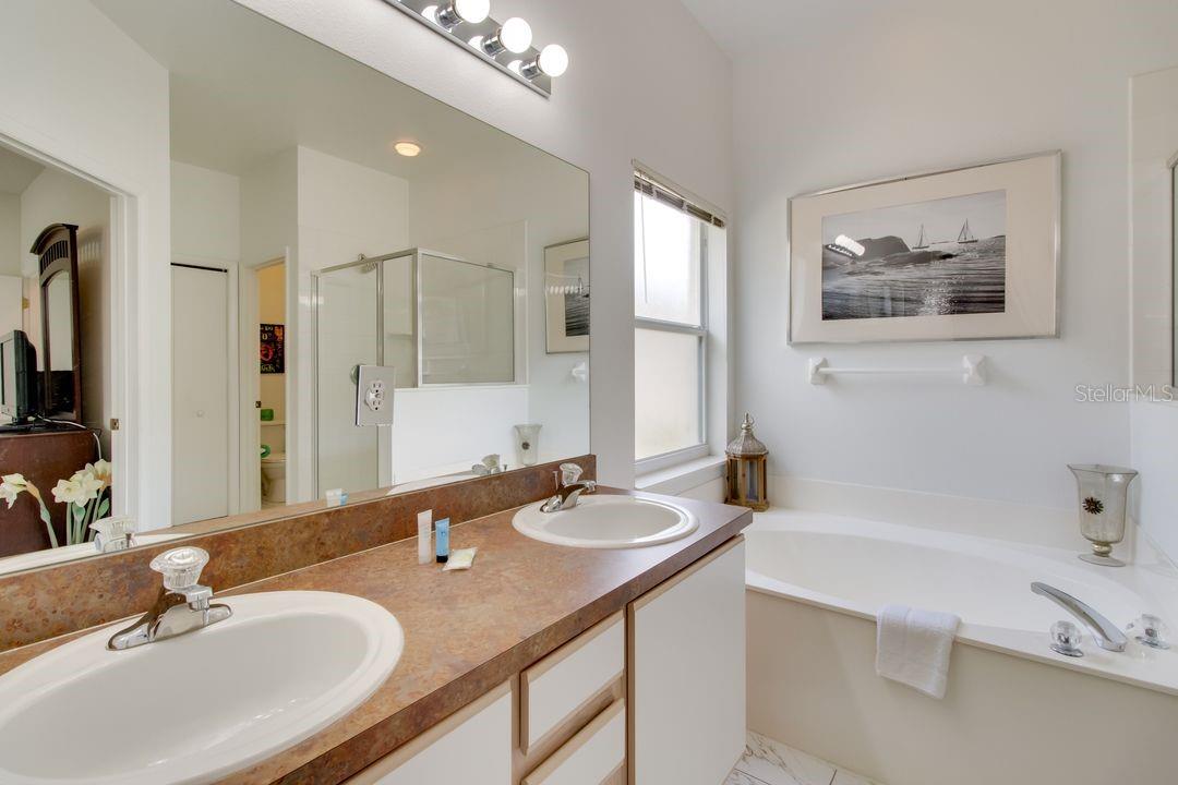 Image 6 of 26 For 730 Bloomingdale Dr