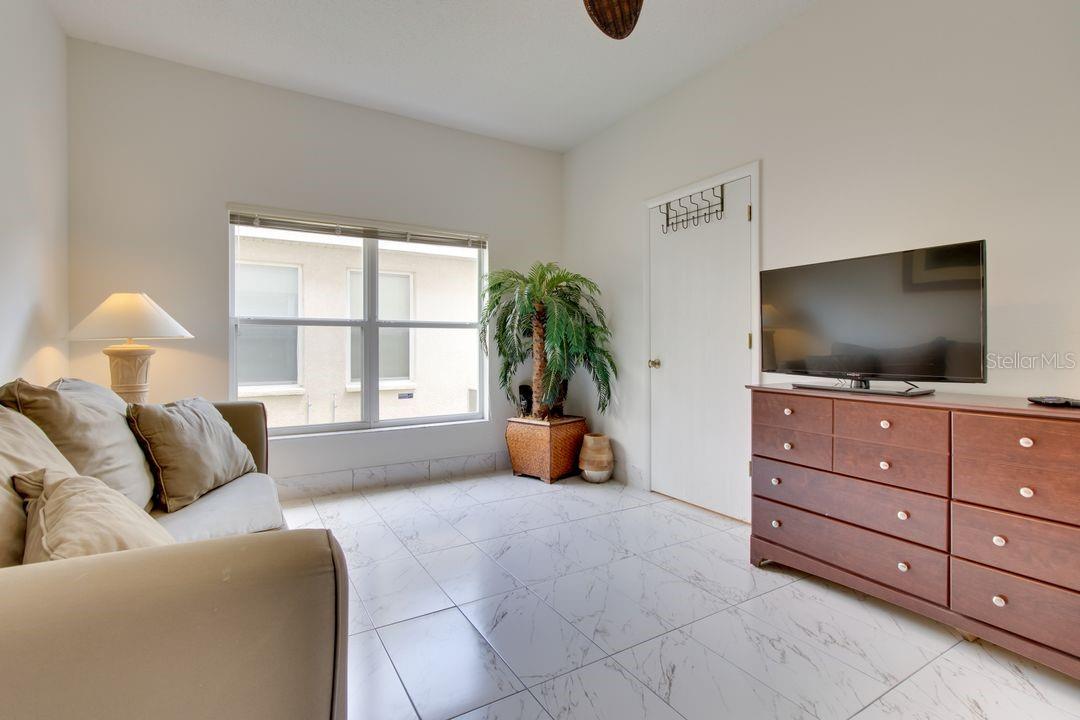 Image 7 of 26 For 730 Bloomingdale Dr