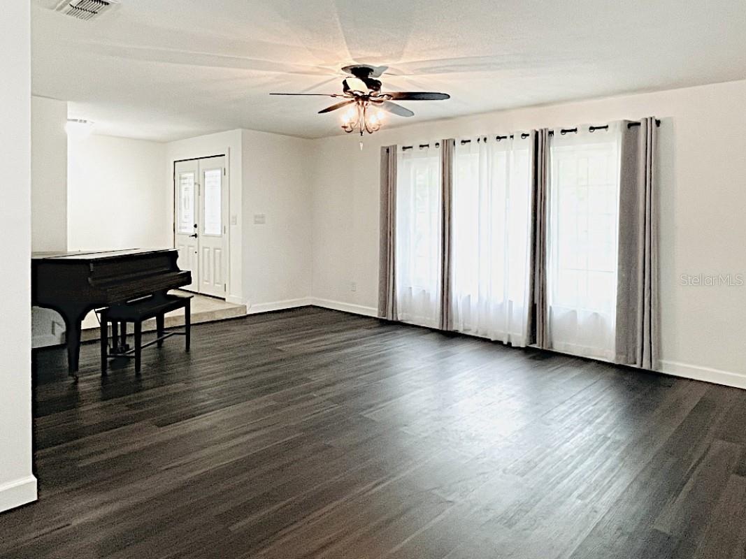 Image 2 of 14 For 2102 Winnebago Trail