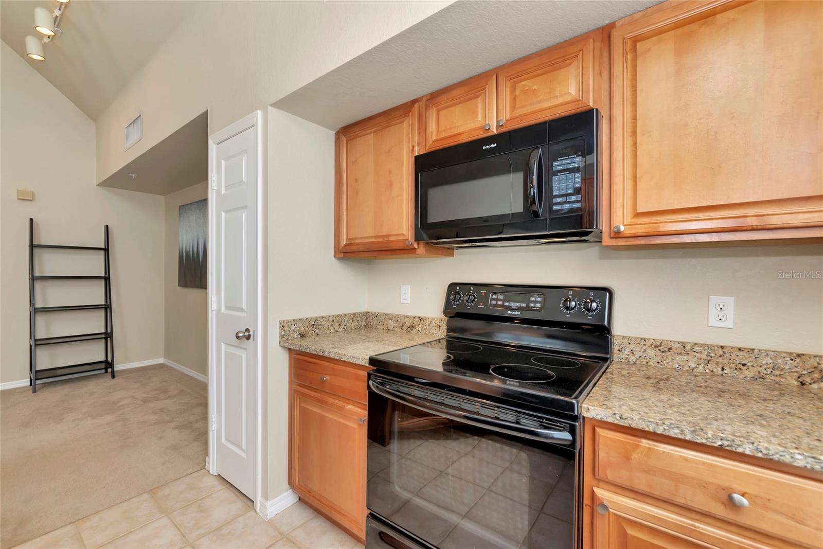 Image 12 of 61 For 5560 Rosehill Road 201