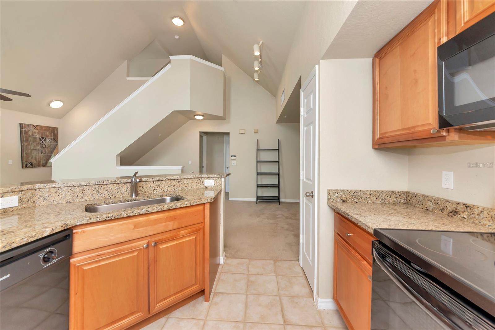 Image 13 of 61 For 5560 Rosehill Road 201